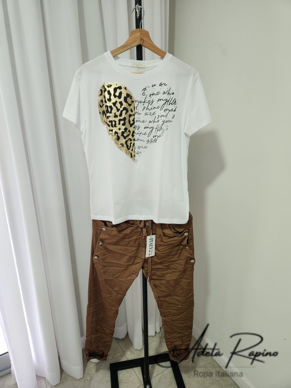 Babucha con botones en los bolsillos + Remeras Mangas Cortas con detalles al frente