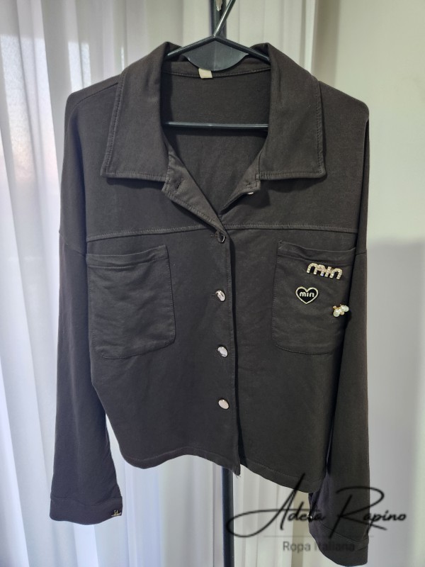 Campera con broches