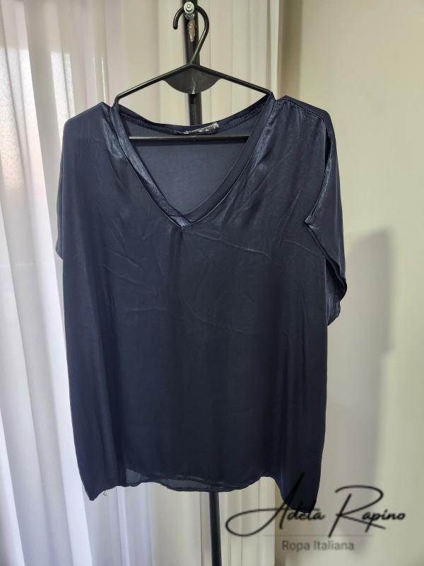Remera cuello en V de viscosa