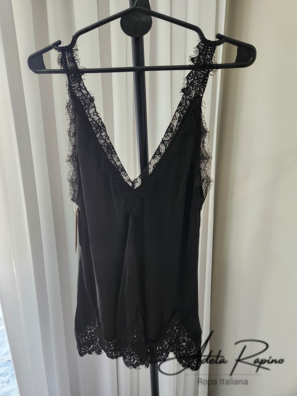 Musculosa con puntilla