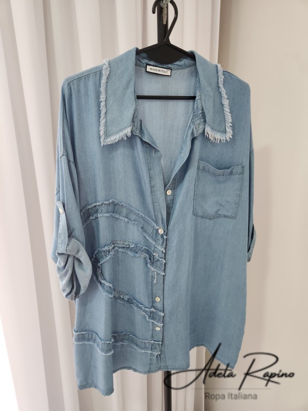 Camisa con detalles al frente