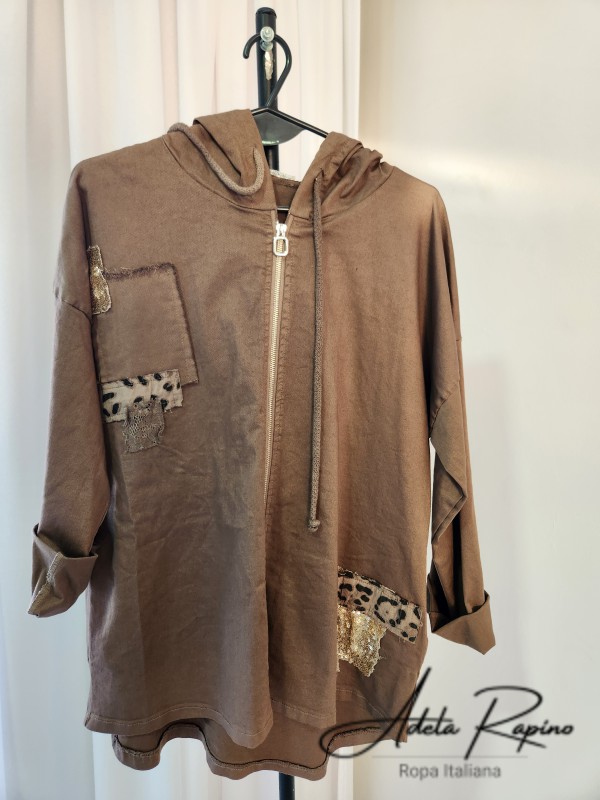 Campera con cierre y Capucha