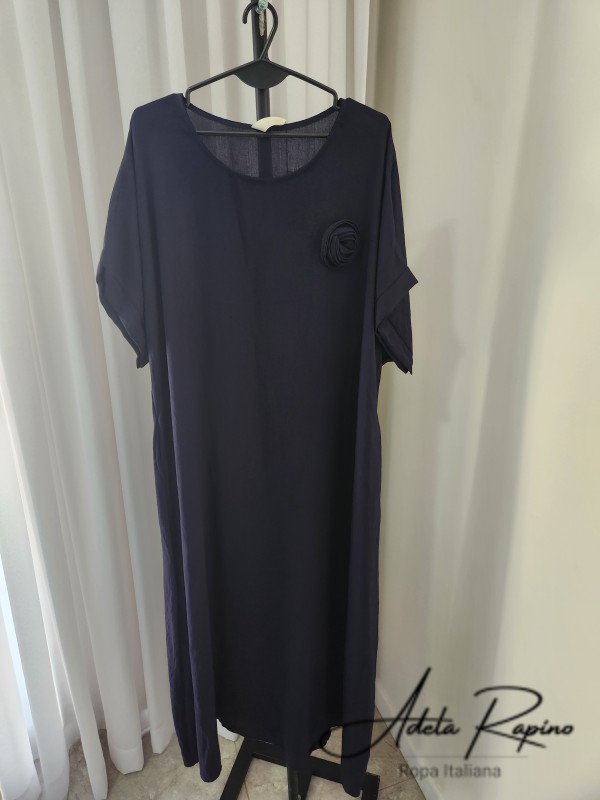 Vestido largo con flor al frente