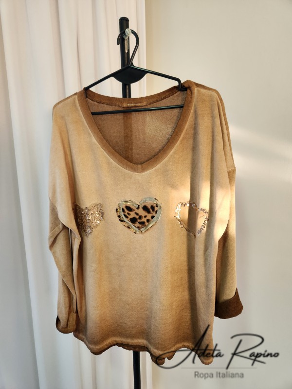 Sueter con 3 corazones al frente
