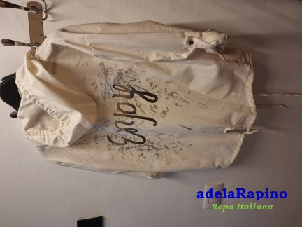 Campera con letras atras